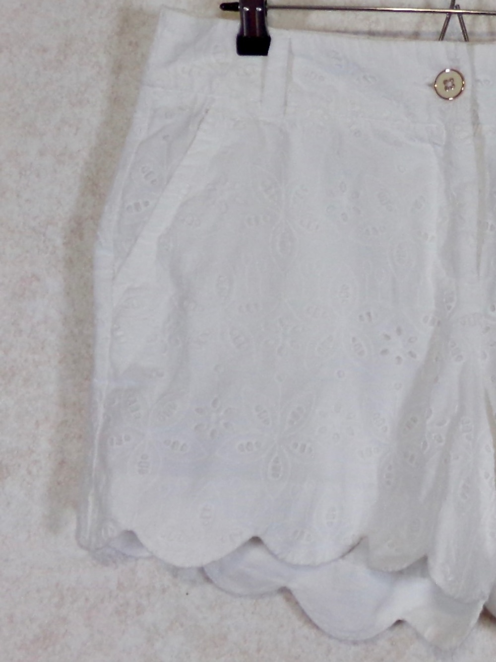 NWT Crown & Ivy Shelby Embroidered, Scalloped Hem 4 Pocket White Shorts Size 6 - Picture 4 of 16